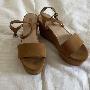 Platform sandals